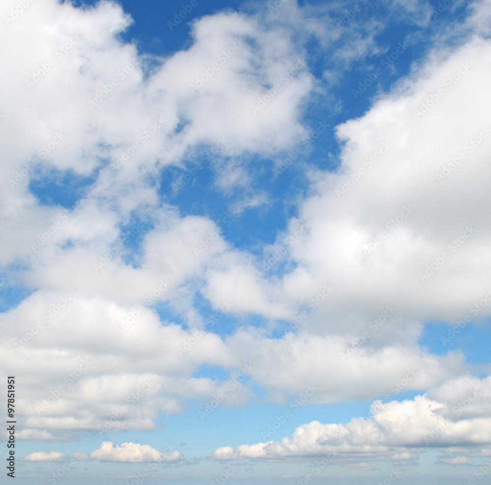 Obraz premium white clouds in the blue sky