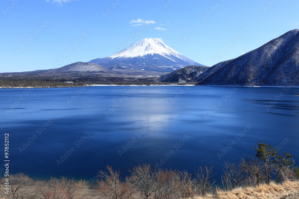 冬の富士山と本栖湖