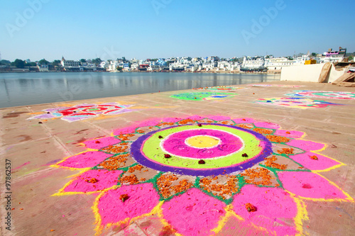 Canvastavla Rangolis sur les gaths de Pushkar Lake (Rajasthan) / Inde