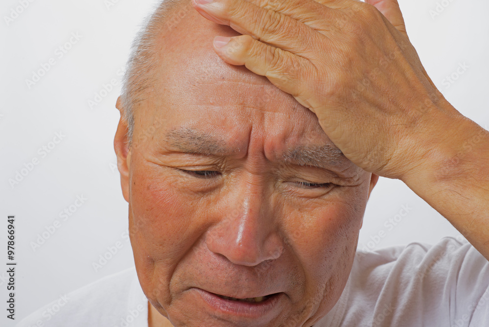 Obraz premium 困ったときの日本人シニアの顔