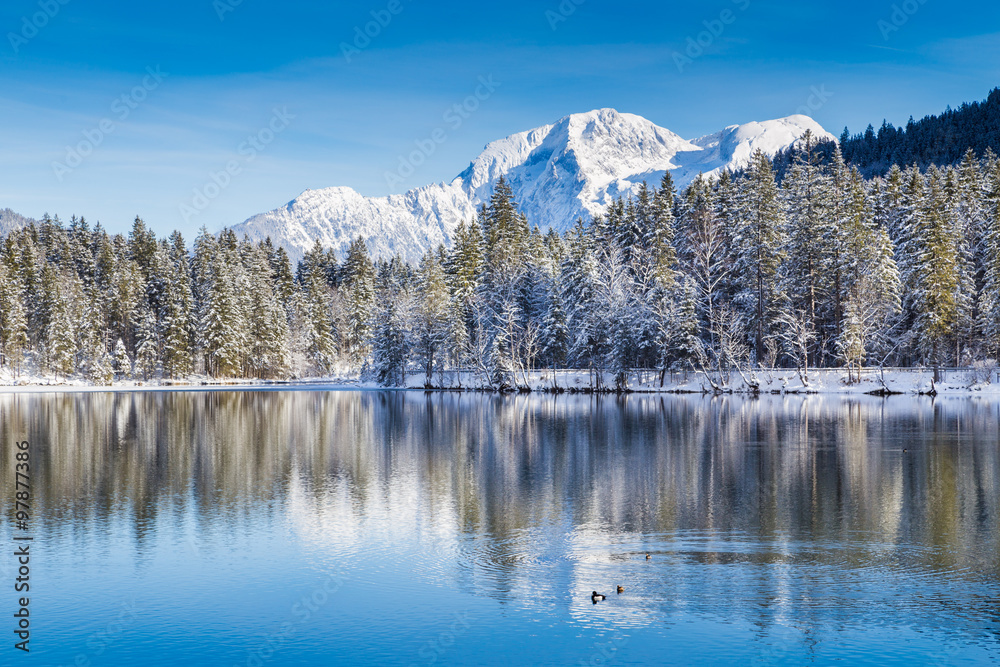 Idyllic winter wonderland with mountain lake in the Alps