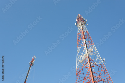Obraz na płótnie Communications tower with a blue sky w salonie