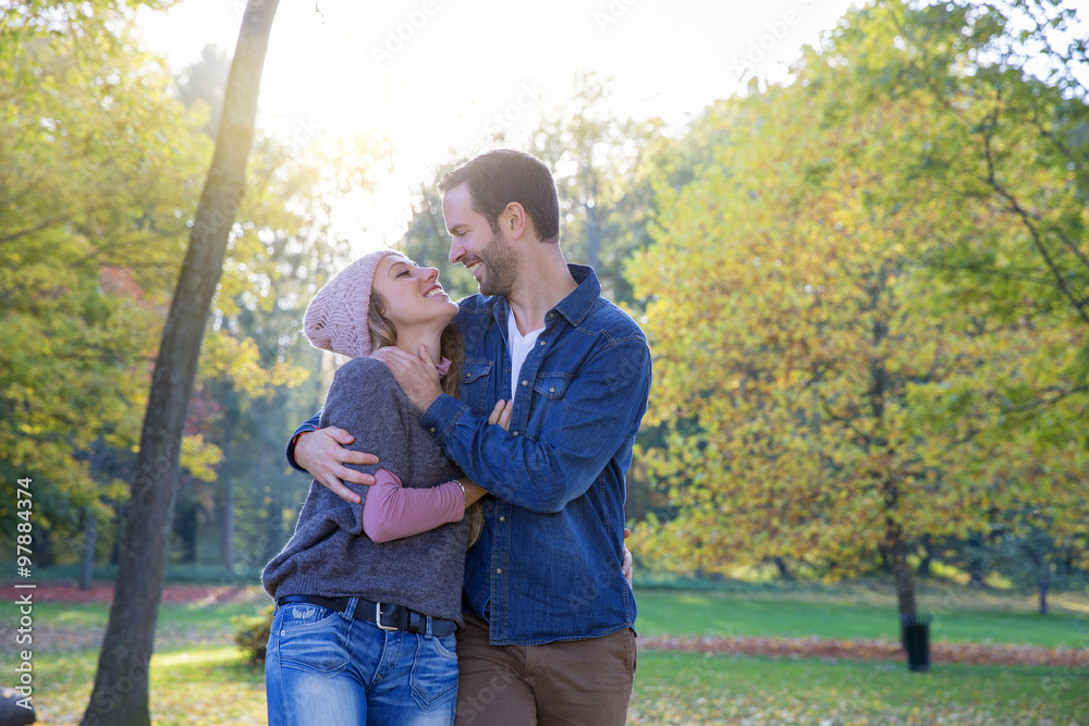 Fototapeta premium Young couple dating in park