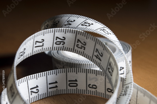 Cinta métrica para medir la talla. 
