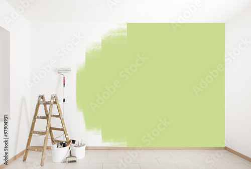 grüne Wand streichen