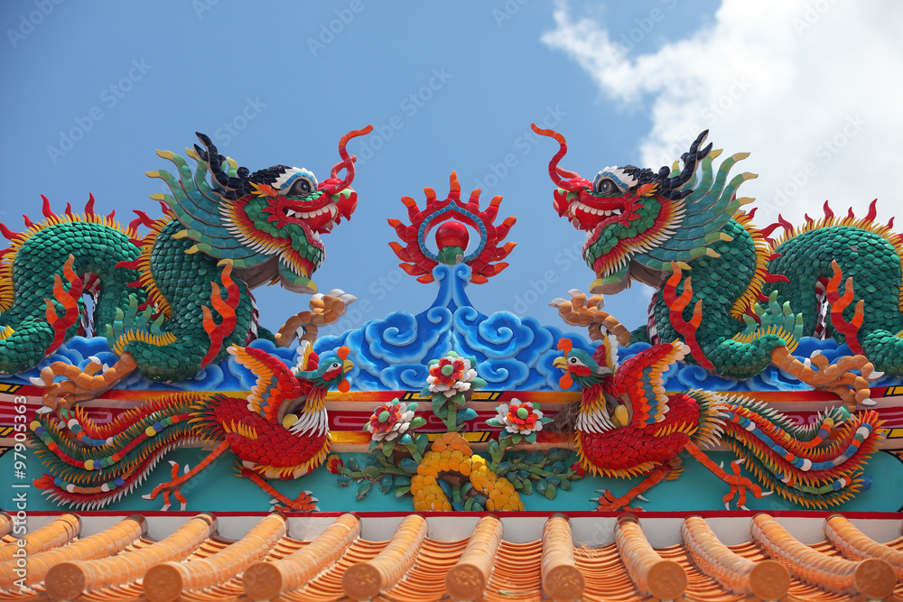 chinese dragon statue on temple roof