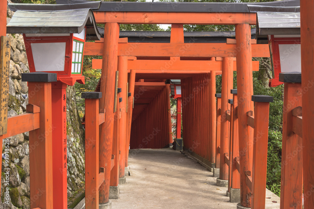 津和野の稲荷神社・赤い鳥居