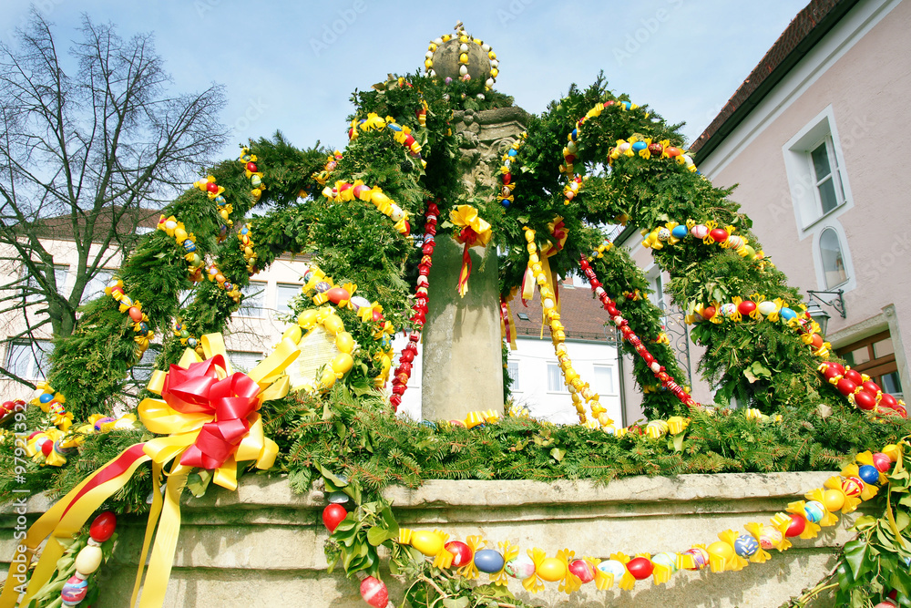 Fototapeta premium Ostern - Osterbrunnen, Brauchtum