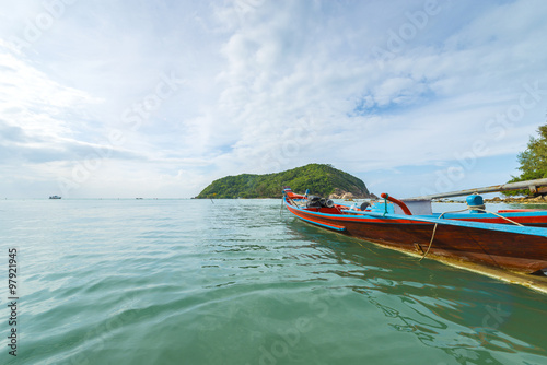 Fototapeta Naklejka Na Ścianę i Meble -  Thailand long tail boat on tropical water