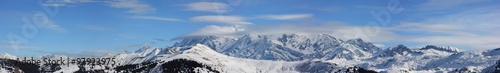 panoramique sur le Mont Blanc et la cha  ne des alpes