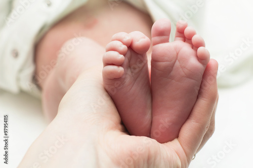 feet newborn © anastasiyaand