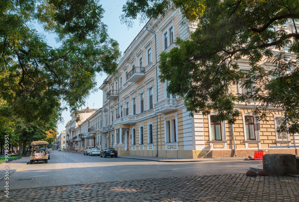 Obraz premium Ancient building in the classical style of the Primorsky Boulevard. Odessa, Ukraine