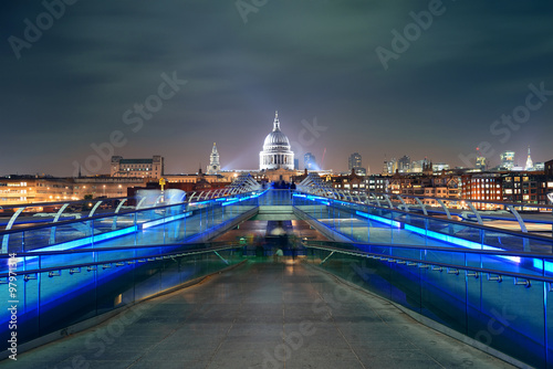 Naklejka na biurko Millennium Bridge i St Pauls 3D