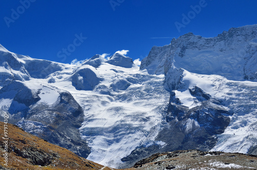 スイス　登山道からのスイスアルプス © shiryu01