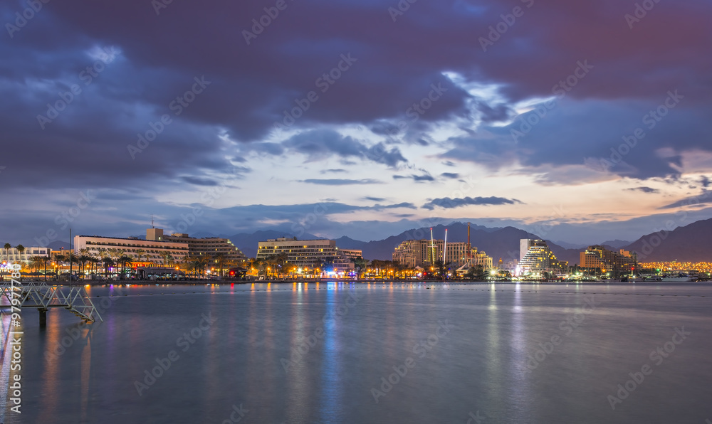 Obraz premium Central beach of Eilat at dawn. Eilat is a famous resort and recreation city in Israel