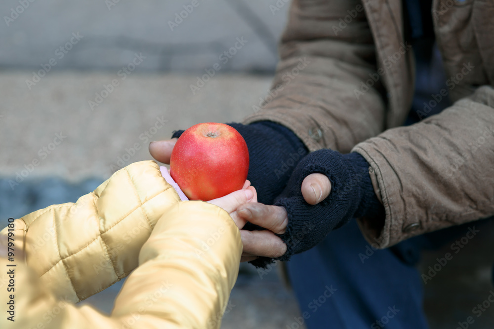 Ταπετσαρία Child gives apple to the beggar.