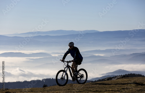 mountainbiker in der steiermark,österreich
