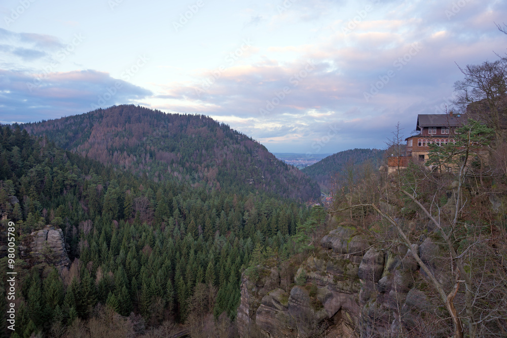 Blick auf den Berggasthof Burg und Kloster Oybin