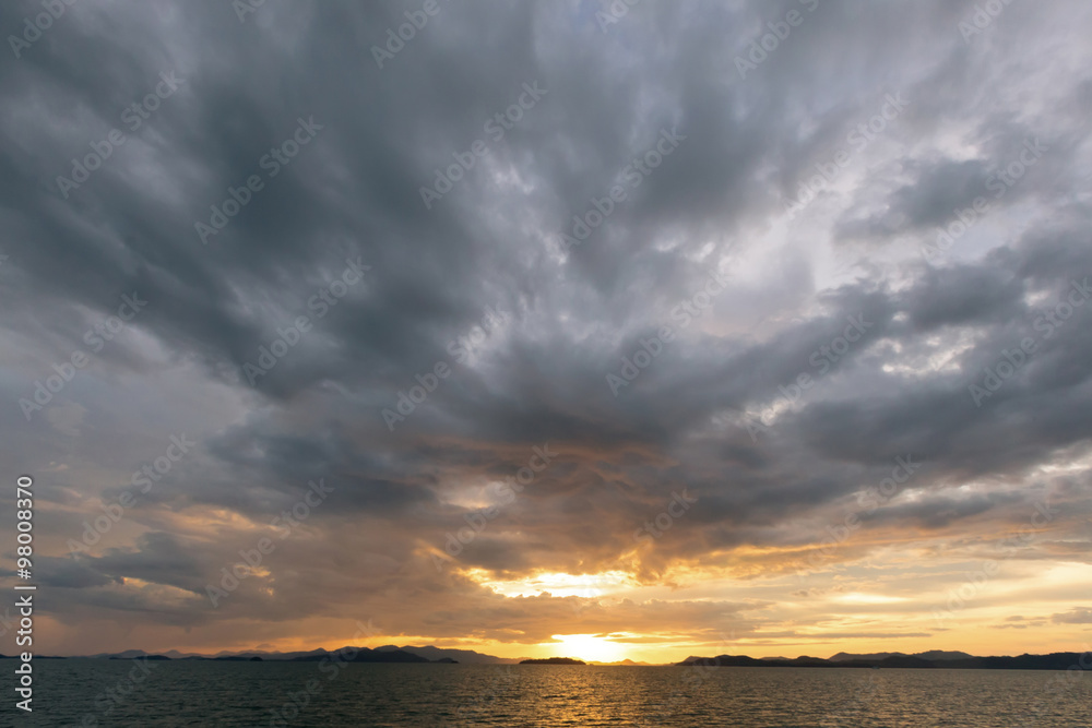 Fototapeta premium Sunset sky with cloudy