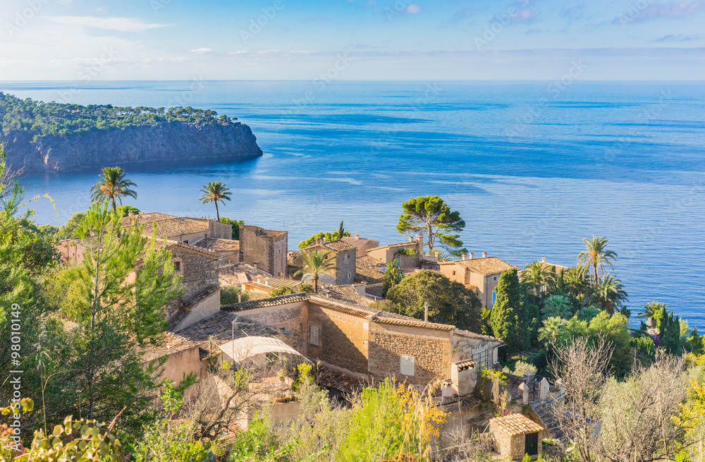 Dorf Mediterran mit Blick zum Meer