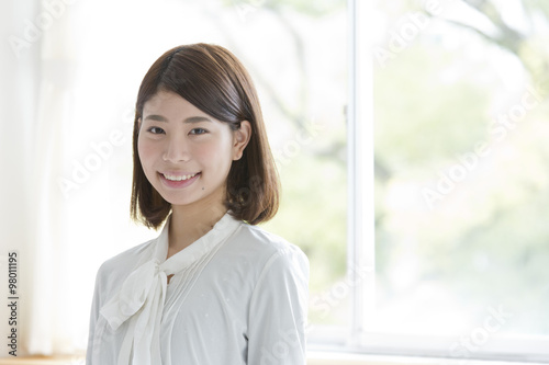 笑顔の女性 Free Download 笑顔の女性 - GFXLoad