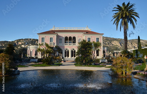 Tableau sur toile Front view on villa Rothschild, Cap Ferrat, French Riviera, France