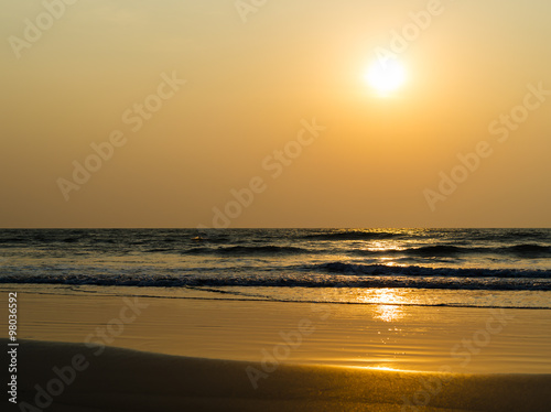 Horizontal vivid ocean horizon tidal waves sun glow landscape ba
