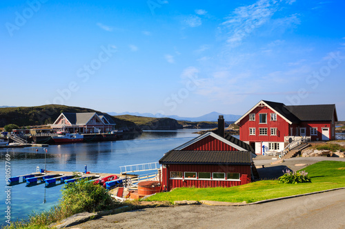 Fototapeta Naklejka Na Ścianę i Meble -  red house house on the beach in the Norwegian Sea