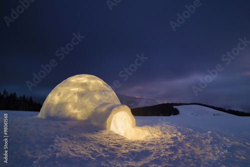 Snow igloo at night © Oleksandr Kotenko