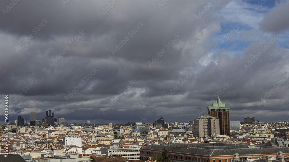 Obraz premium cloudy sky in Madrid