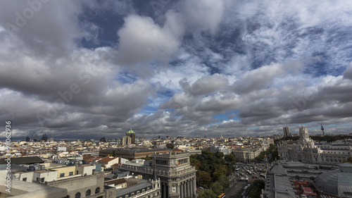 Obraz na płótnie clouds in madrid w salonie
