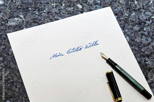 Formular mein letzter Wille mit Fuellfederhalter
