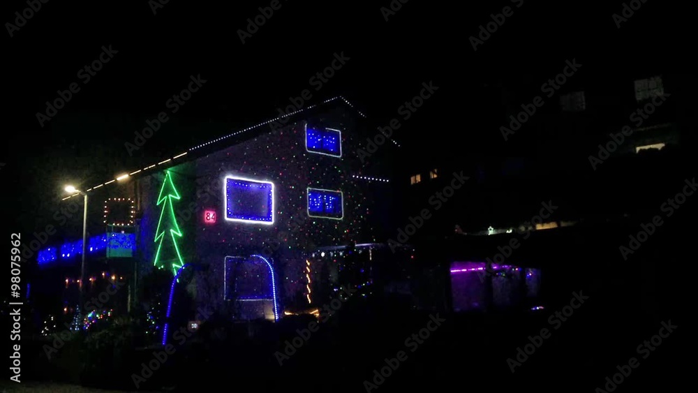 Weihnachtsbeleuchtung an einem Haus