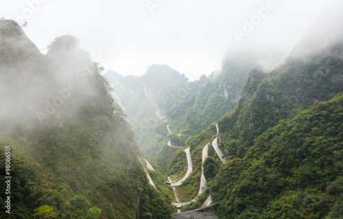 Zhangjiajie national park ( tian zhi shan ) ( Tianzi Mountain Nature Reserve ) and fog , China