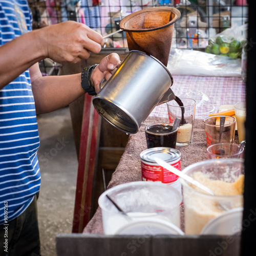 How to make coffee Thai style at the market