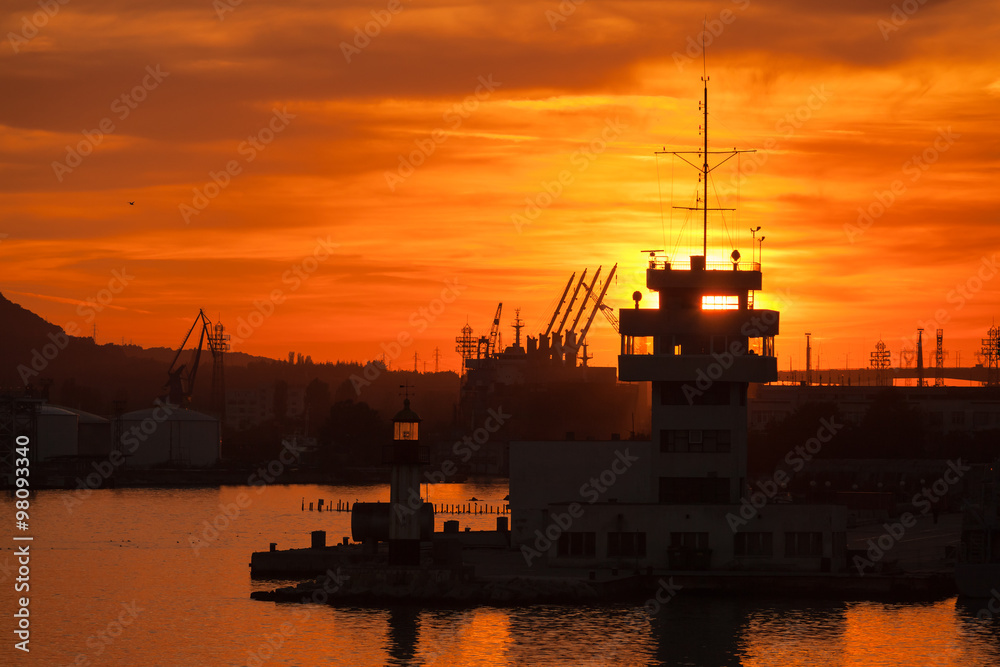Fototapeta premium Silhouettes of cranes and buildings in Varna port