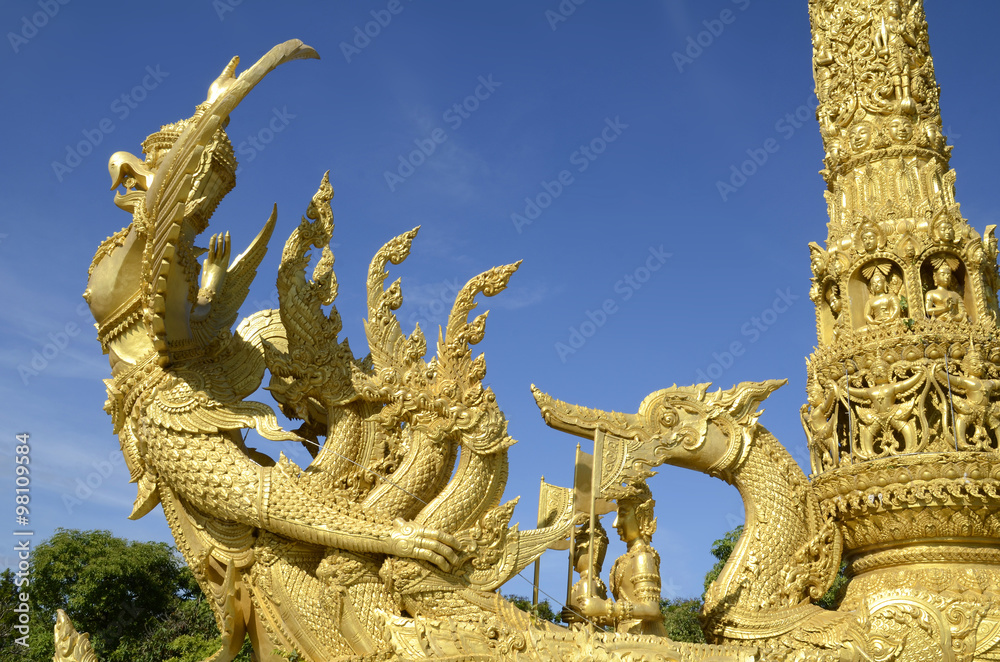 Buddhastatue und Tempel in Thailand