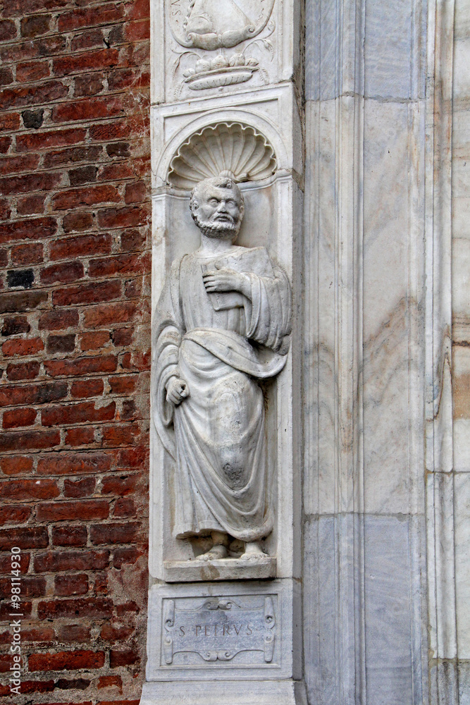 San Pietro; portale della collegiata di Revello