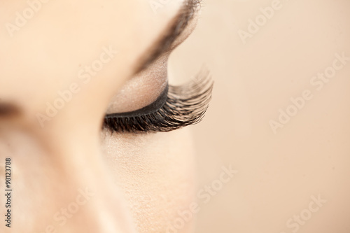 Obraz na plátne closeup of made-up female eye with artificial eyelashes