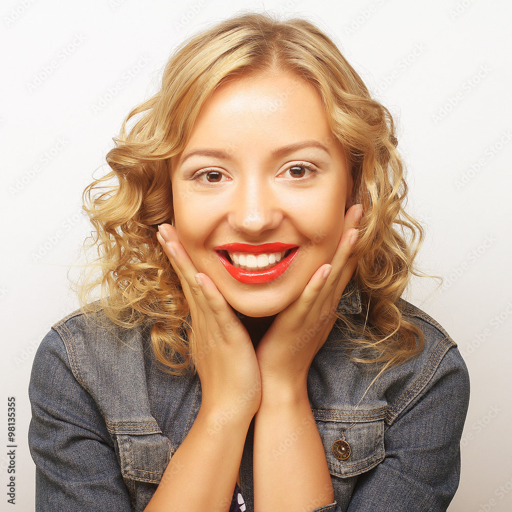 Naklejka premium Beautiful young surprised woman. Studio shot.
