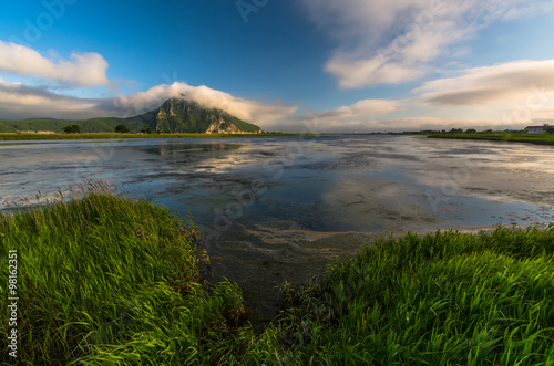 Скалы и горы на берегах Японского моря. Приморье, Россия. Rocks and mountains on the shores of the sea of Japan. Primorye, Russia.