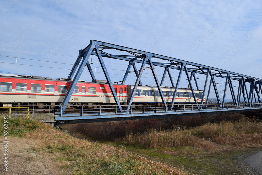 鉄橋(単線)/山形県の庄内地方で、赤川(一級河川)に架かる鉄橋(単線)を撮影した、ローカルイメージの写真です。
鉄橋(単線)/山形県の庄内地方で、赤川(一級河川)に架かる鉄橋(単線)を撮影した、ローカルイメージの写真です。