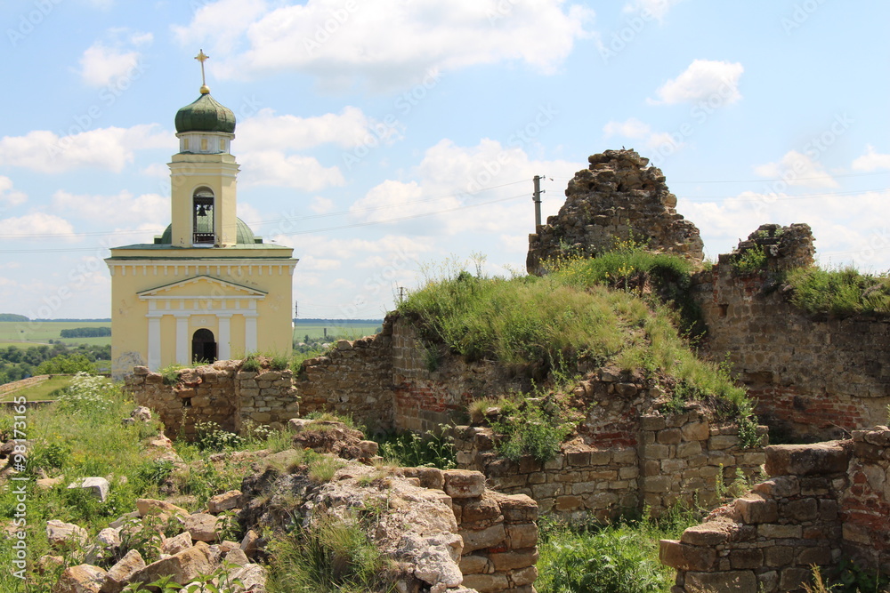 Ruins near Hotinskaya fortress