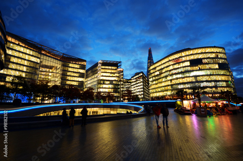 Obraz na płótnie London Riverside mit Shard bei Nacht w salonie