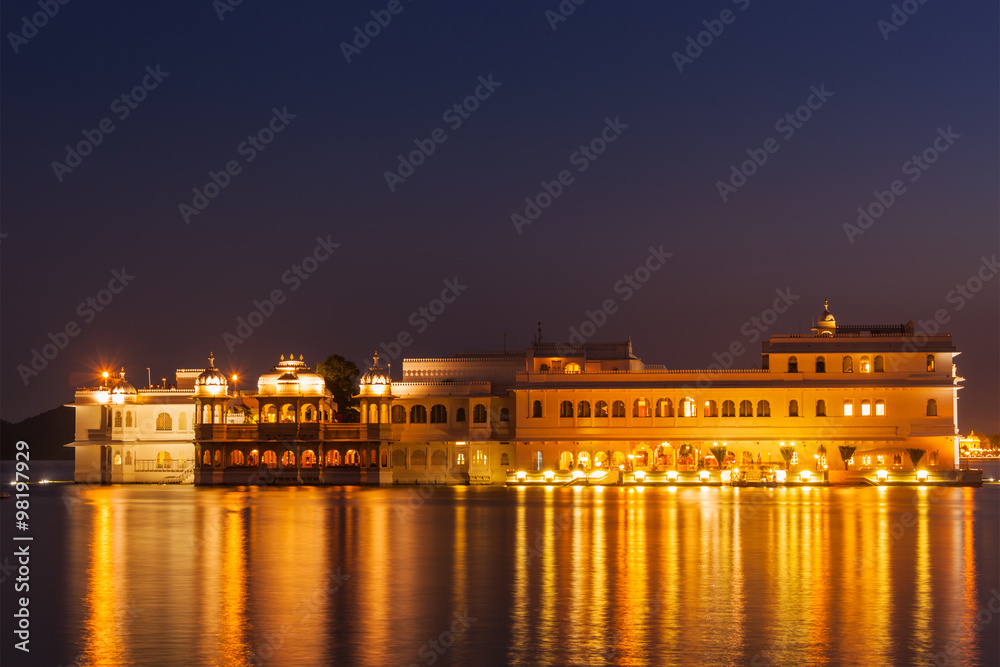 Lake Palace palace on Lake Pichola in twilight, Udaipur, Rajasth