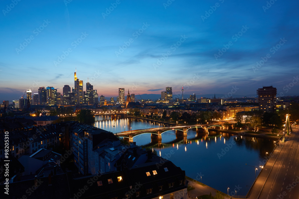 Fototapeta premium Frankfurt am Main bei Nacht