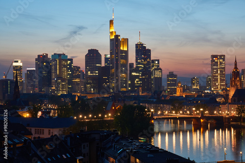 Frankfurt am Main Skyline bei Nacht