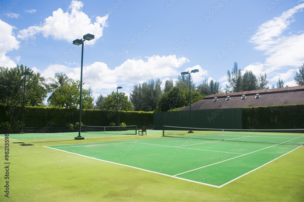 Fototapeta premium empty green tennis court