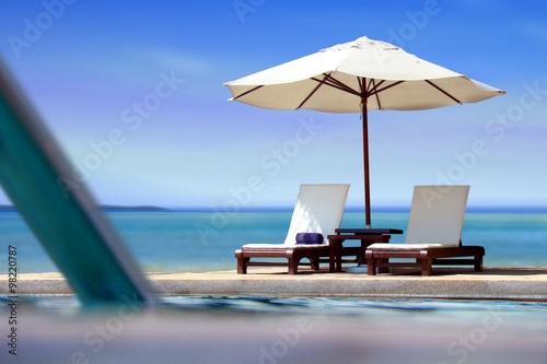 Fotografia, Obraz Poolside view near the beach with blue sky