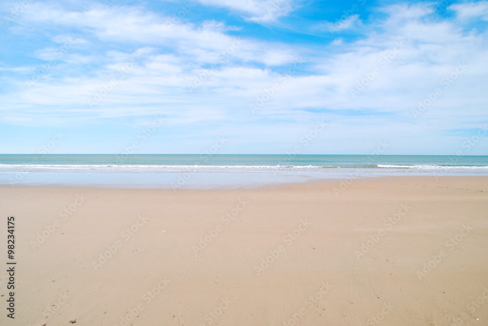 PAISAJE DE UN A PLAYA DE CHIPIONA, CÁDIZ, ANDALUCÍA. ESPAÑA